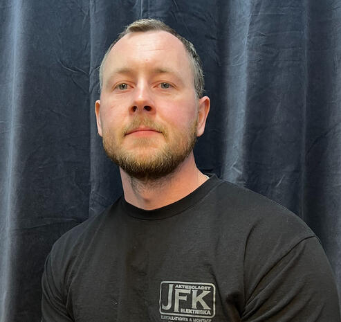 Dennis Lif Montör +46 73 990 24 48